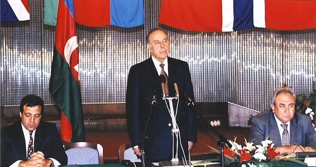 Azərbaycanın müstəqillik uğrunda yolunun başlanğıcına daha bir baxış... İnanmaq olmur ki...