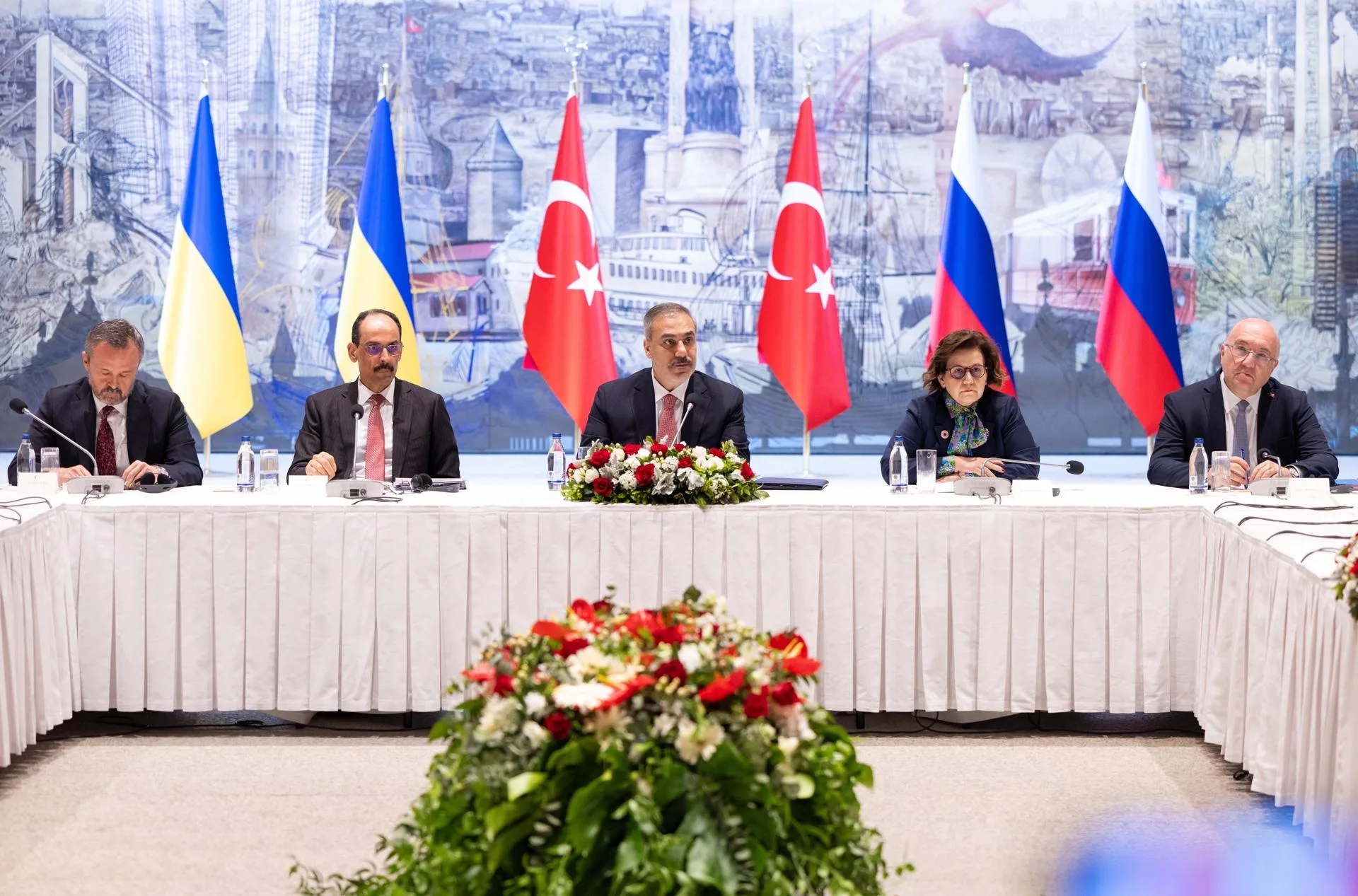 Dünyanın gözü İstanbulda - Rusiya-Ukrayna savaşı bitir, yoxsa Putin...